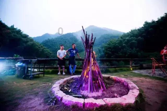 救援男孩毕业生